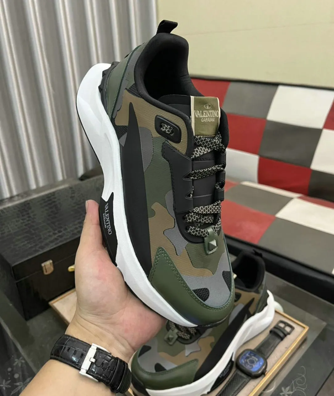 Photo Principale - Petites Annonces | Valentino Garavani Camo Sneakers – Now Available!🔥, Bonduma, Buea, Cameroun | Vêtements, chaussures et autres  > Chaussures pour hommes
