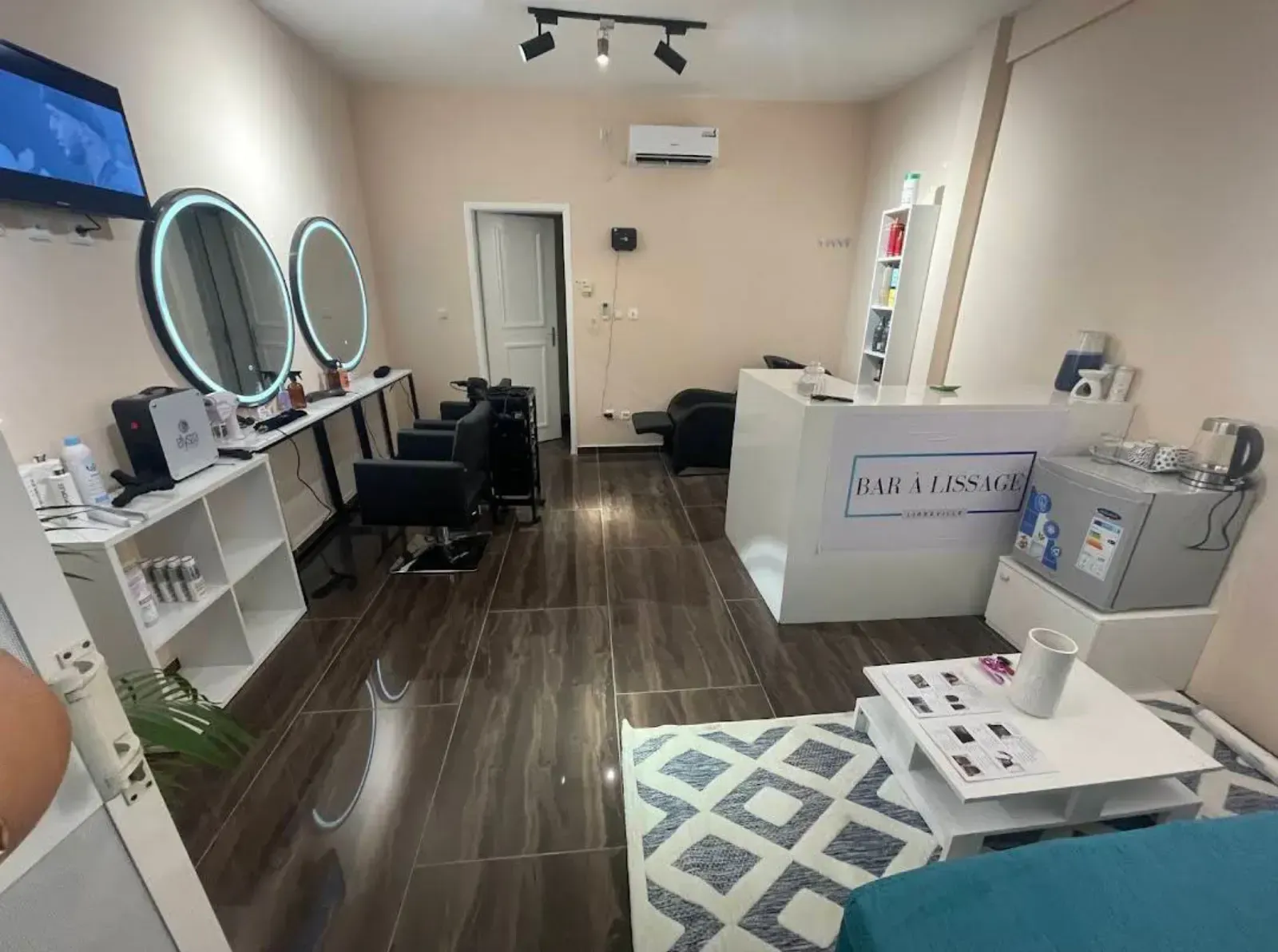 Main Photo - Marketplace | Bar À Lissage Salon De Coiffure Libreville, —, Libreville, Gabon | Health & Beauty 