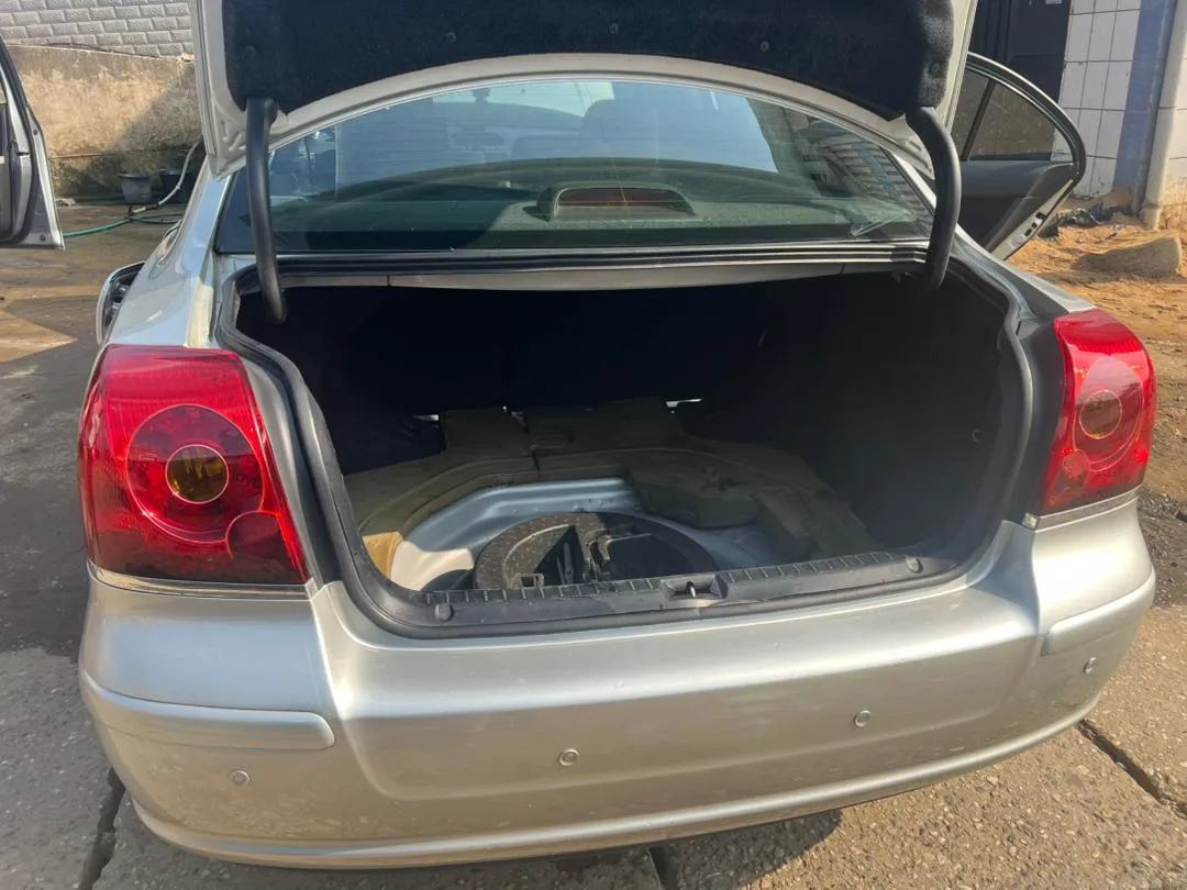 Gallery Photo 6 - Marketplace | Toyota Avensis Verso – 7 Seats For Sale, Koto, Douala, Cameroon | Vehicles & motors  > Cars & Trucks