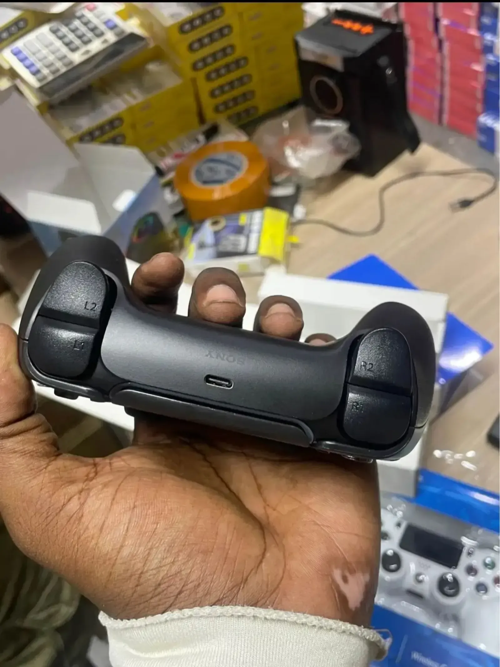 Gallery Photo 4 - Marketplace | Manette Ps5, Akanda, Libreville, Gabon | Electronics & Media  > Video Games & Consoles