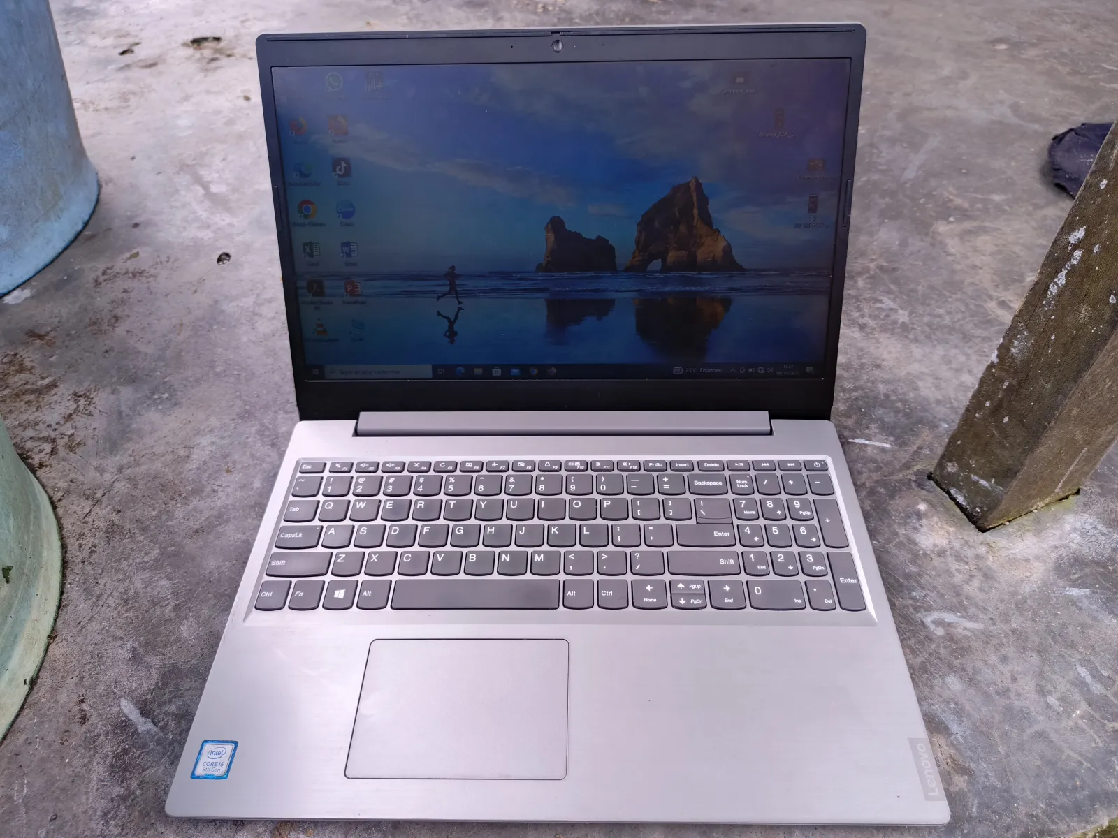 Photo Principale - Petites Annonces | Ordinateur Laptop Lenevo, Madagascar, Douala, Cameroun | Électronique et médias 