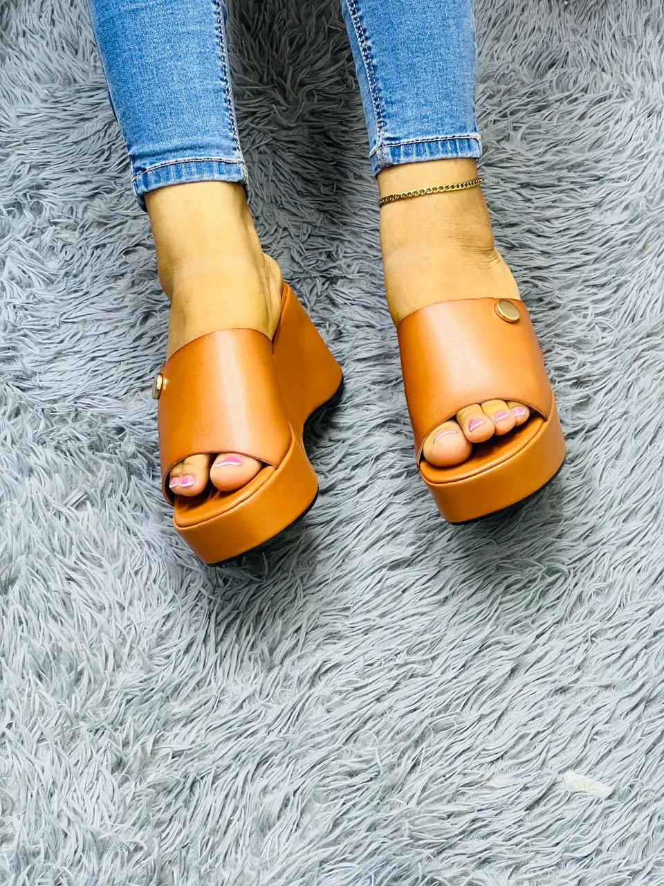 Main Photo - Marketplace | Haute Semelle, Akwa-douche, Douala, Cameroon | Clothing, Shoes, & Others  > Women's shoes
