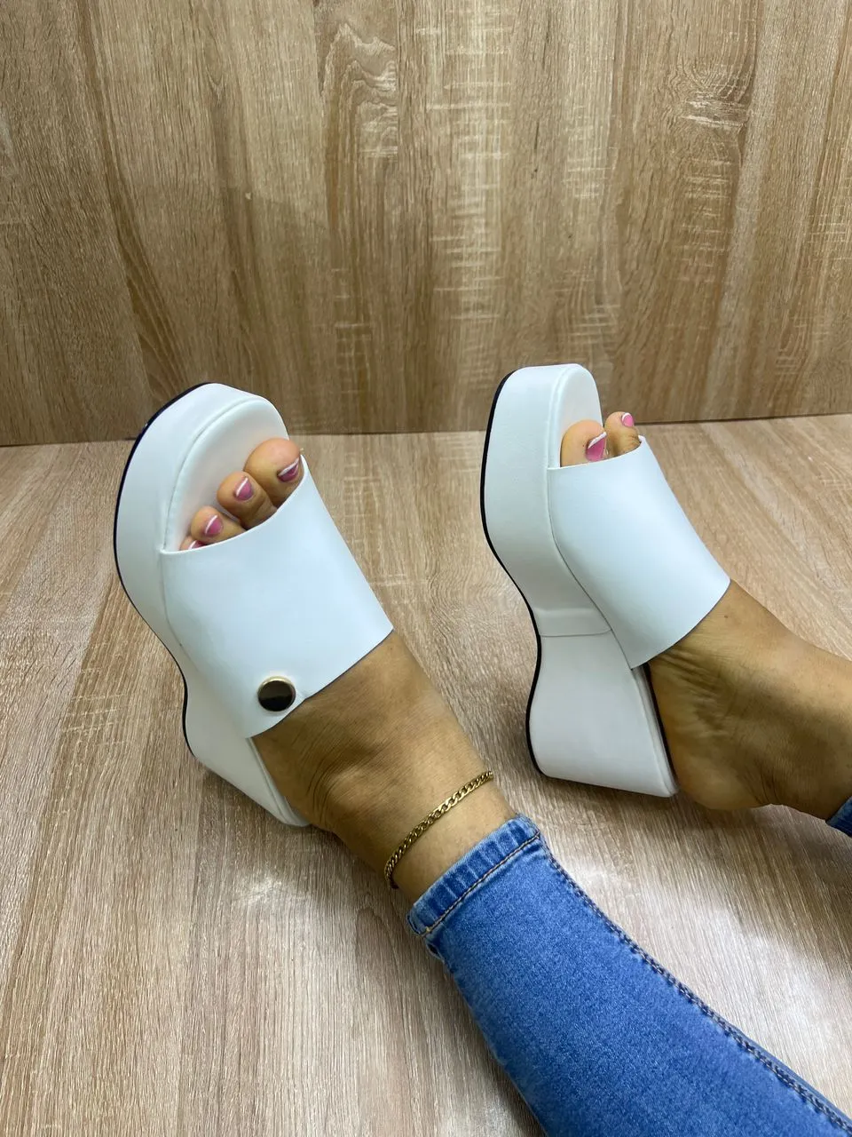 Gallery Photo 1 - Marketplace | Haute Semelle, Akwa-douche, Douala, Cameroon | Clothing, Shoes, & Others  > Women's shoes
