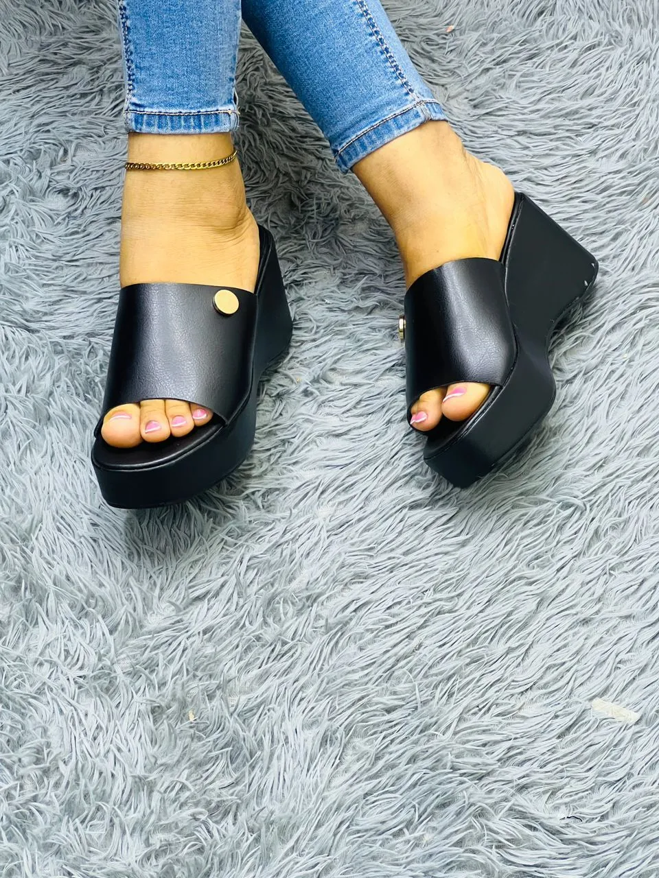 Gallery Photo 3 - Marketplace | Haute Semelle, Akwa-douche, Douala, Cameroon | Clothing, Shoes, & Others  > Women's shoes
