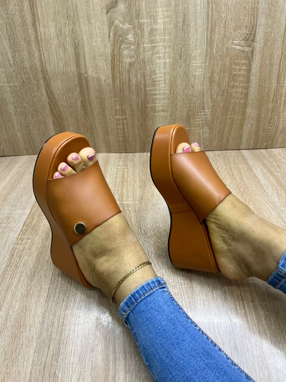 Gallery Photo 5 - Marketplace | Haute Semelle, Akwa-douche, Douala, Cameroon | Clothing, Shoes, & Others  > Women's shoes