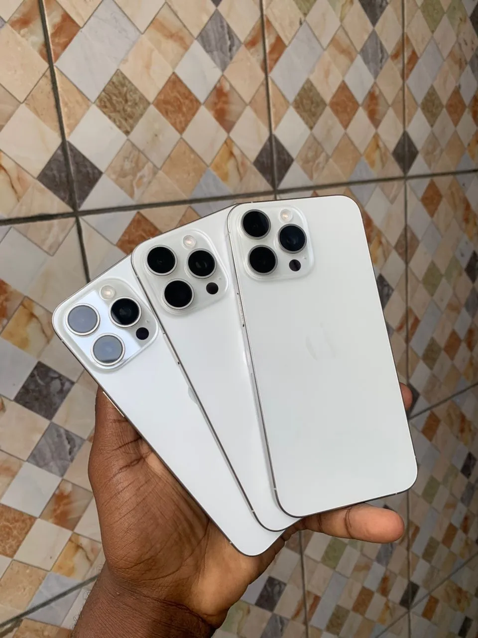 Photo Principale - Petites Annonces | Iphone 15Promax, Obili, Yaoundé, Cameroun | Électronique et médias  > Cellulaires et accessoires