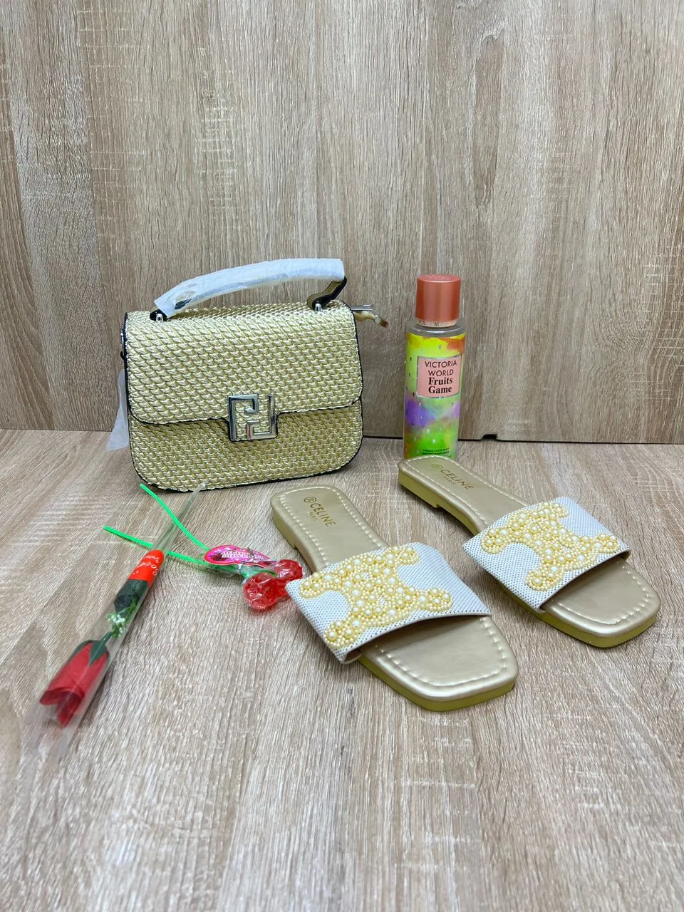 Photo de Galerie 1 - Petites Annonces | Pack Saint Valentin, Akwa-douche, Douala, Cameroun | Vêtements, chaussures et autres  > Chaussures pour femmes