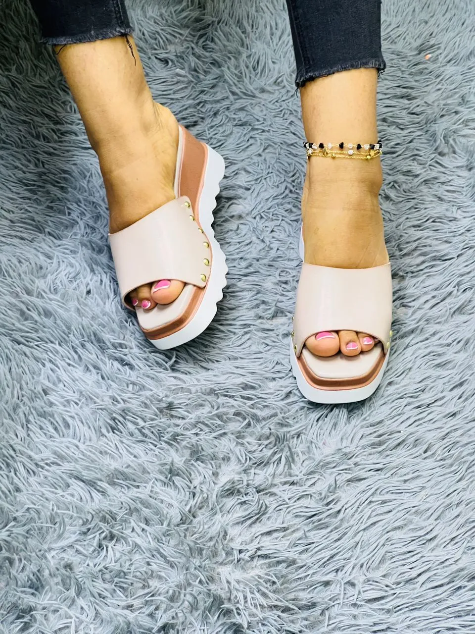 Photo Principale - Petites Annonces | Babouche Femme, Akwa-douche, Douala, Cameroun | Vêtements, chaussures et autres  > Chaussures pour femmes