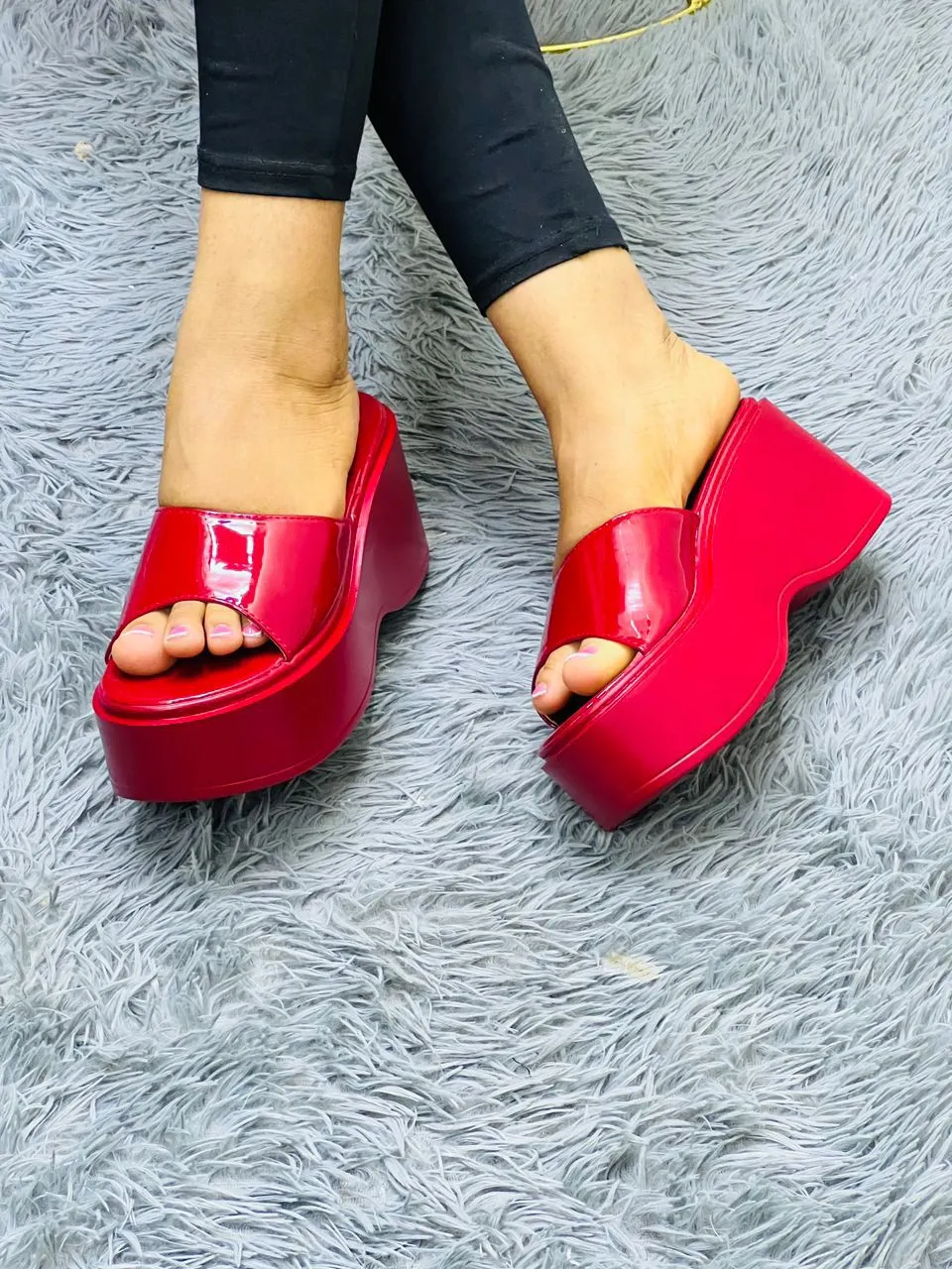 Photo de Galerie 1 - Petites Annonces | Babouche Haute Semelle, Douala-akwa, Douala, Cameroun | Vêtements, chaussures et autres  > Chaussures pour femmes