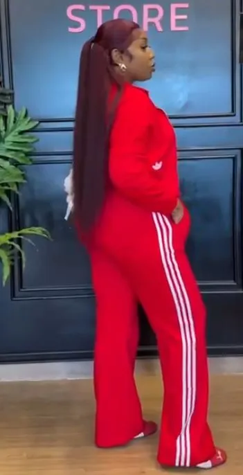 Photo de Galerie 1 - Petites Annonces | Trendy Two-Piece Tracksuit Set – Now Available! 🔥, Bonduma, Buea, Cameroun | Vêtements, chaussures et autres  > Vêtements pour femmes