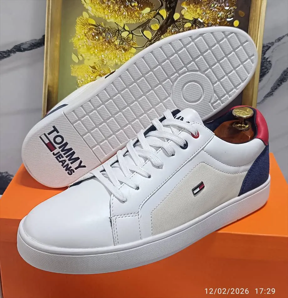Photo de Galerie 1 - Petites Annonces | Step Up Your Style: Premium Tommy Jeans Sneakers 👟, Bonduma, Buea, Cameroun | Vêtements, chaussures et autres  > Chaussures pour hommes