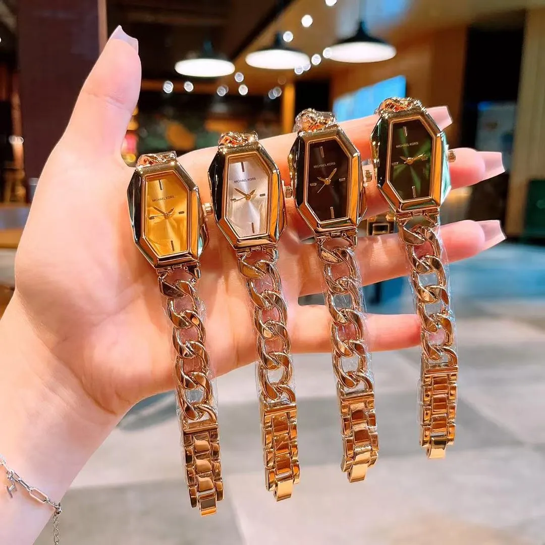 Photo de Galerie 1 - Petites Annonces | Elegant Rolex Oyster Perpetual Collection – Luxury On Your Wrist ⌚, Bonduma, Buea, Cameroun | Général et autres  > Tous les autres articles