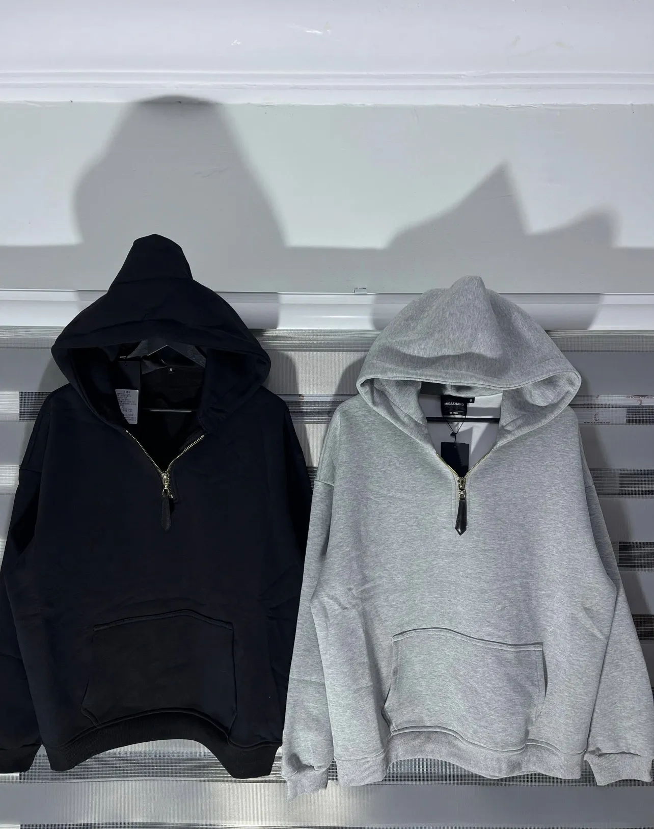 Photo Principale - Petites Annonces | Pullovers, Biyemassi, Yaoundé, Cameroun | Vêtements, chaussures et autres  > Vêtements pour hommes