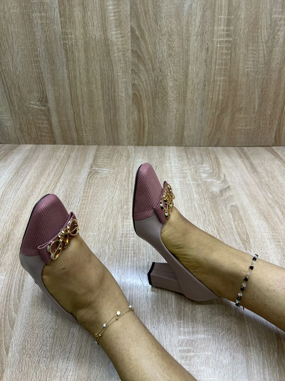 Photo de Galerie 1 - Petites Annonces | Talon Moyenne Semelle, Akwa-Douche, Douala, Cameroun | Vêtements, chaussures et autres  > Chaussures pour femmes