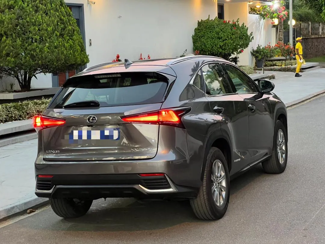 Gallery Photo 5 - Marketplace | Lexus Nx300H For Sale, Deido, Douala, Cameroon | Vehicles & motors  > Cars & Trucks