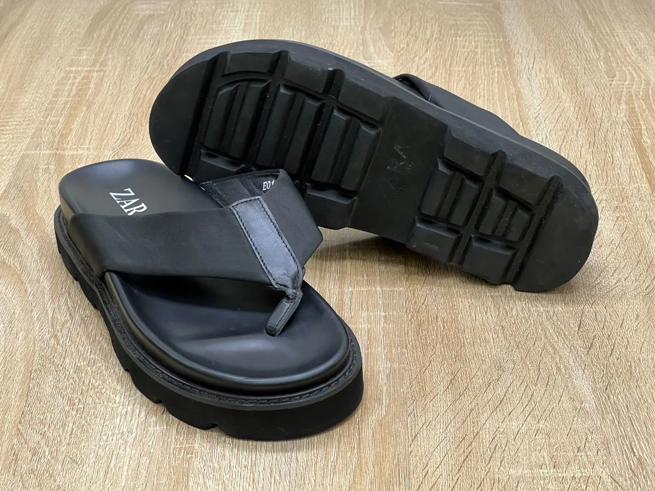 Photo Principale - Petites Annonces | Babouche Zara, Akwa-Douche, Douala, Cameroun | Vêtements, chaussures et autres  > Chaussures pour hommes