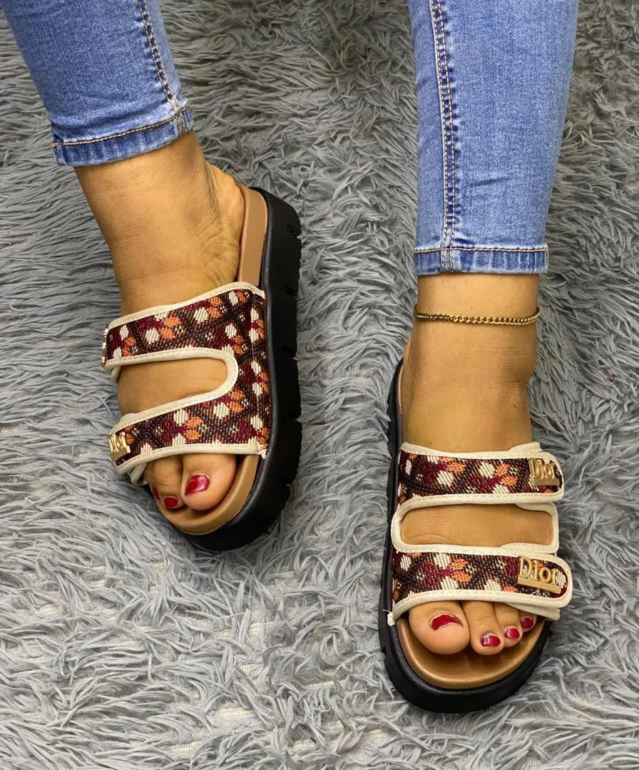 Photo de Galerie 2 - Petites Annonces | Babouche Dior, Akwa-Douche, Douala, Cameroun | Vêtements, chaussures et autres  > Chaussures pour femmes
