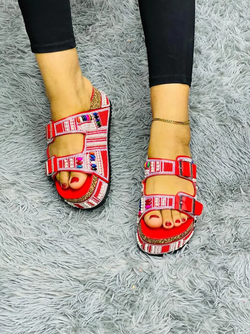 Photo Principale - Petites Annonces | Babouche Avec Perles, Akwa-Douche, Douala, Cameroun | Vêtements, chaussures et autres  > Chaussures pour femmes
