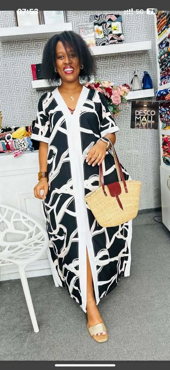 Photo de Galerie 3 - Petites Annonces | Stunning Traditional Elegance Gown – Radiate Beauty ✨, Bonduma, Buea, Cameroun | Vêtements, chaussures et autres  > Chaussures pour femmes