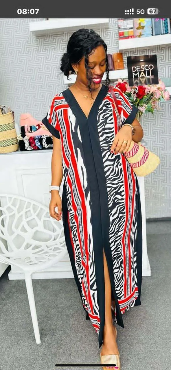 Photo de Galerie 8 - Petites Annonces | Stunning Traditional Elegance Gown – Radiate Beauty ✨, Bonduma, Buea, Cameroun | Vêtements, chaussures et autres  > Chaussures pour femmes