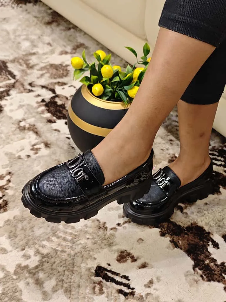 Photo de Galerie 3 - Petites Annonces | Chaussures, Akwa, Douala, Cameroun | Vêtements, chaussures et autres 