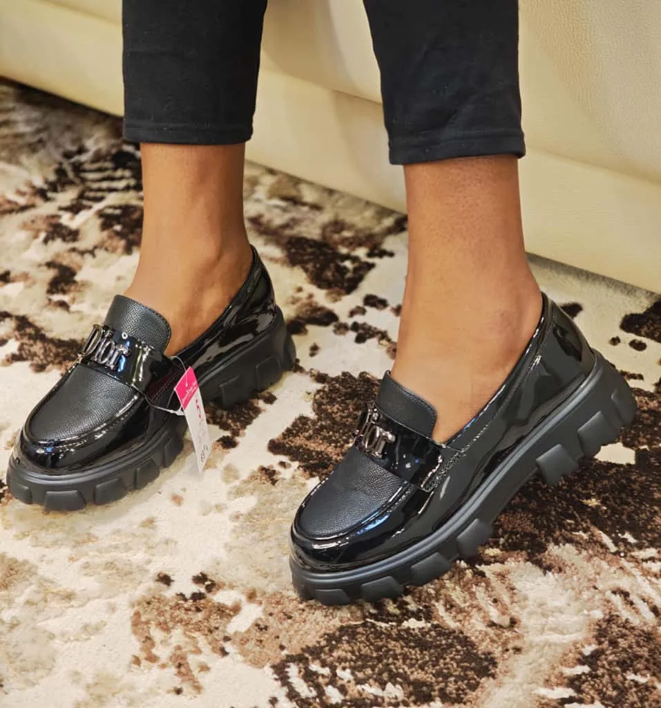 Photo de Galerie 5 - Petites Annonces | Chaussures, Akwa, Douala, Cameroun | Vêtements, chaussures et autres 