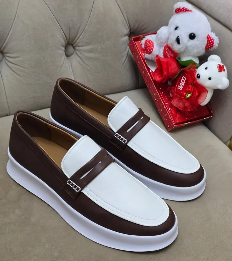 Photo Principale - Petites Annonces | Men’s Classic Loafers For Sale, Bonduma, Buea, Cameroun | Vêtements, chaussures et autres  > Chaussures pour hommes