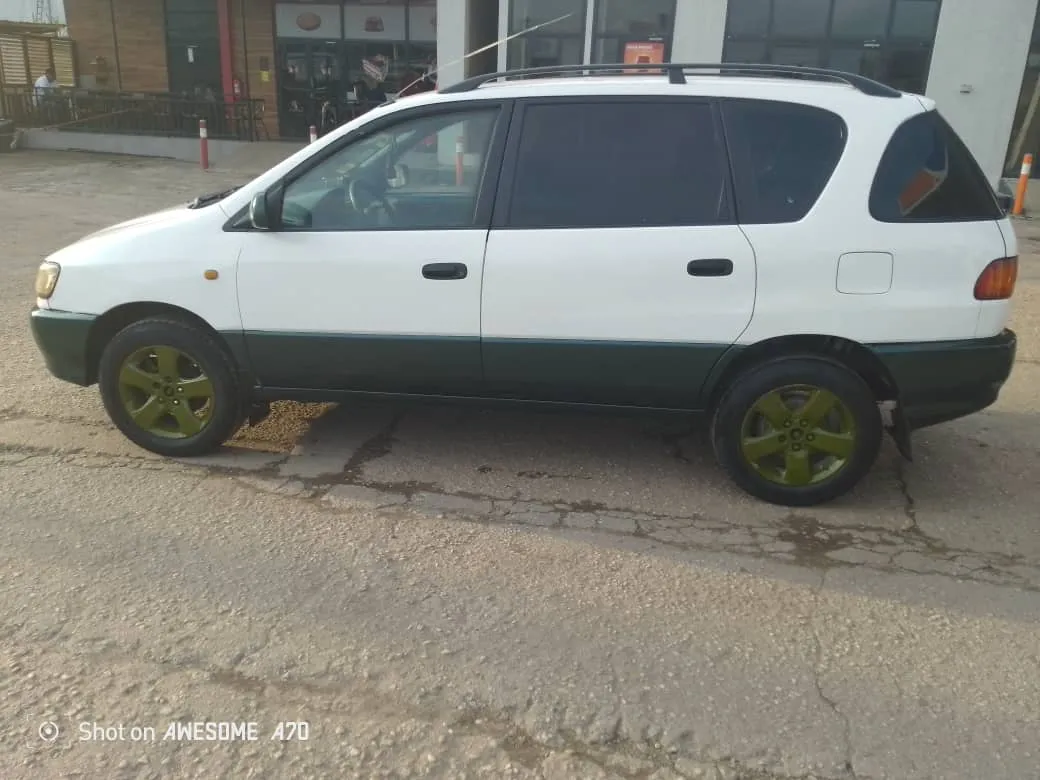 Main Photo - Marketplace | Toyota Rav4 Année 2004 A Vendre, Ndokoti, Douala, Cameroon | Vehicles & motors  > Cars & Trucks