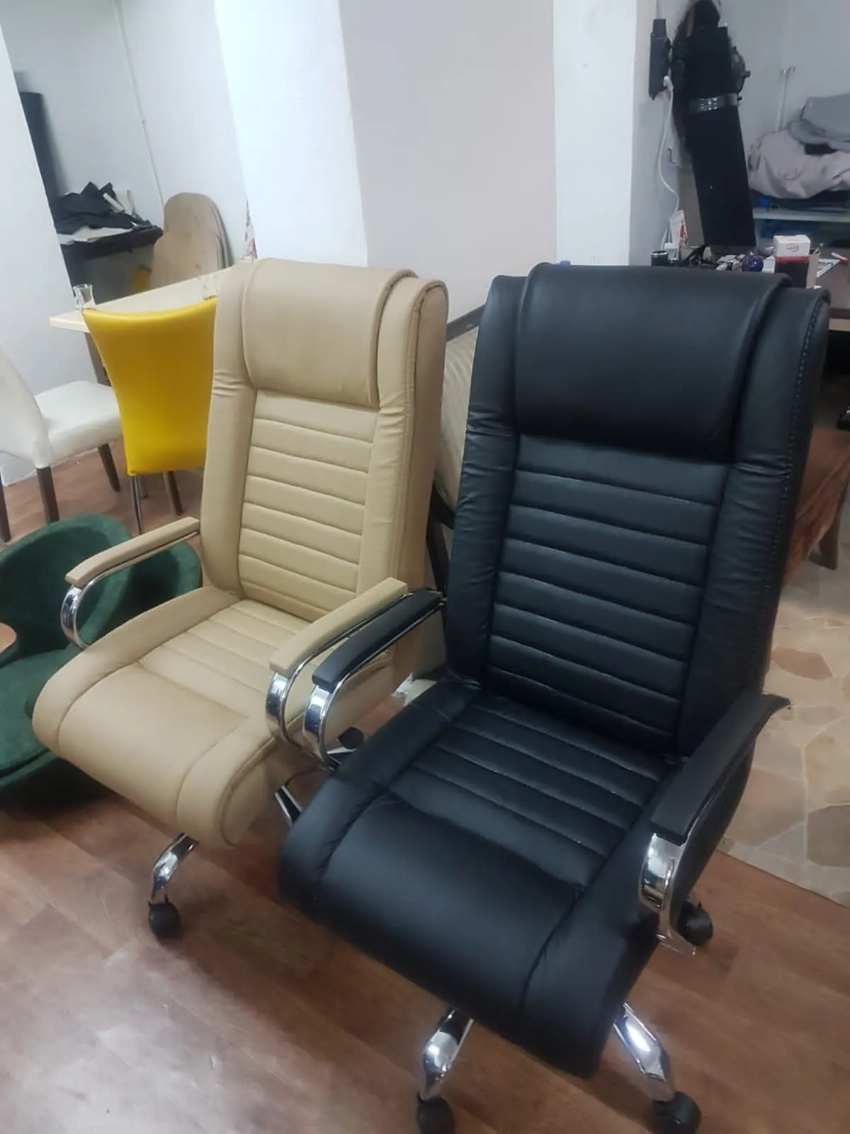 Photo de Galerie 2 - Petites Annonces | Office Chairs, Biyemassi, Yaoundé, Cameroun | Maison, aliments et jardin  > Meubles