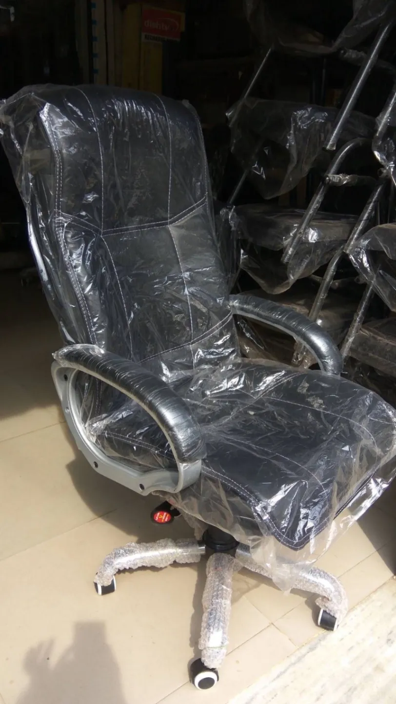 Photo de Galerie 3 - Petites Annonces | Office Chairs, Biyemassi, Yaoundé, Cameroun | Maison, aliments et jardin  > Meubles