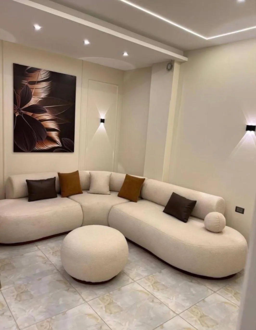 Gallery Photo 1 - Marketplace | Couch, Bastos, Yaoundé, Cameroon | Home, Food & Garden  > Furniture