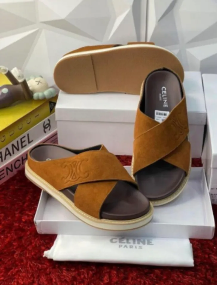 Photo Principale - Petites Annonces | Slippers, Simbock, Yaoundé, Cameroun | Vêtements, chaussures et autres  > Chaussures pour hommes