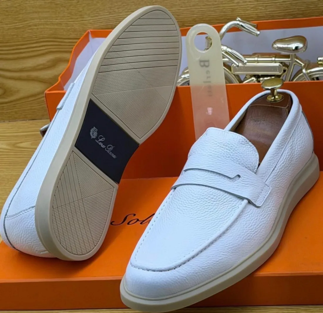 Gallery Photo 1 - Marketplace | Men’s Shoes, Biyemassi, Yaoundé, Cameroon | Clothing, Shoes, & Others  > Men's shoes