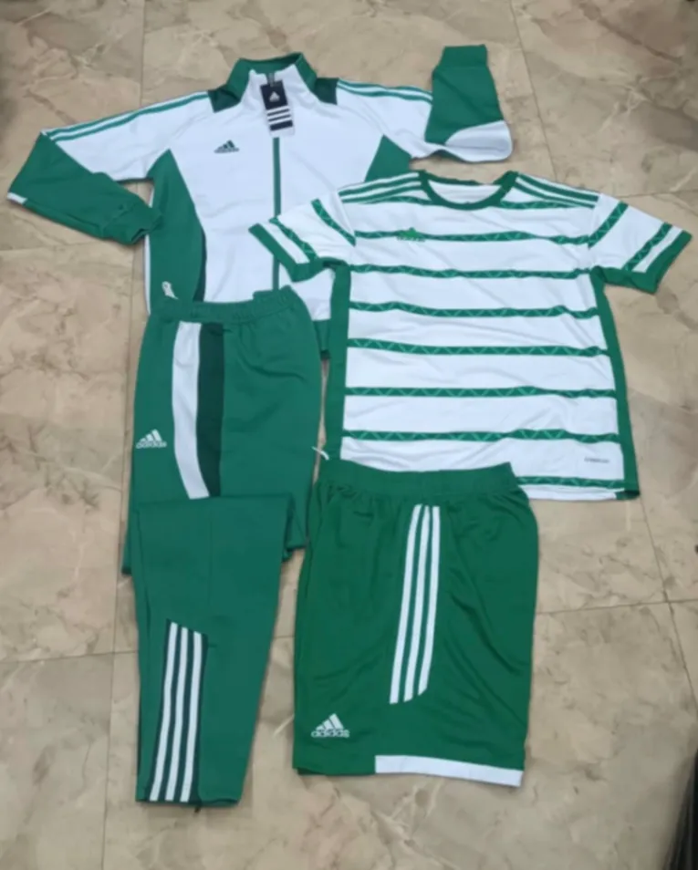 Photo Principale - Petites Annonces | Track Suits And Sportswear, Simbock, Yaoundé, Cameroun | Vêtements, chaussures et autres  > Vêtements pour hommes