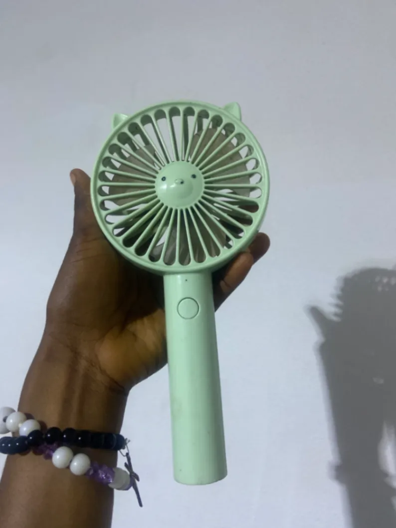 Photo Principale - Petites Annonces | Hand Fan For Sell, Molyko, Buea, Cameroun | Électronique et médias 