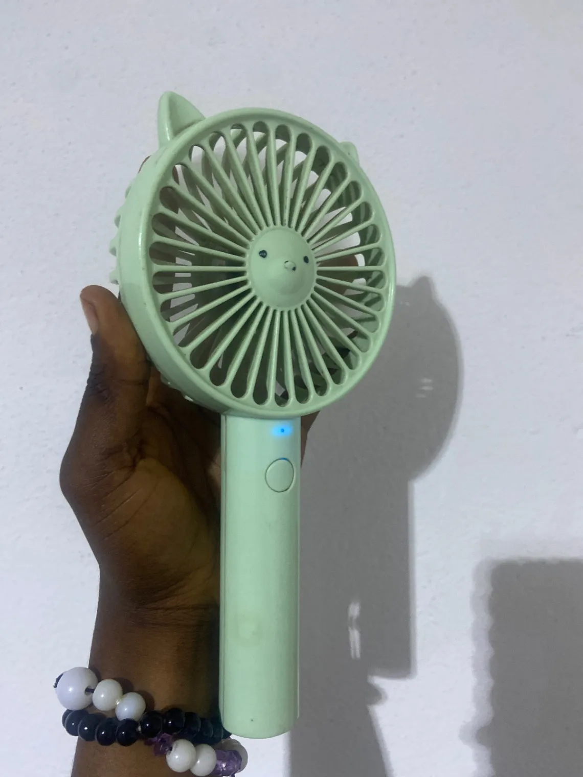 Photo de Galerie 1 - Petites Annonces | Hand Fan For Sell, Molyko, Buea, Cameroun | Électronique et médias 