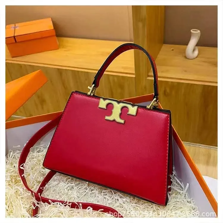Gallery Photo 2 - Marketplace | 🔥 Stylish Luxury Handbag For Sale! 🔥, Molyko, Buea, Cameroon | Clothing, Shoes, & Others  > Others & Accessories