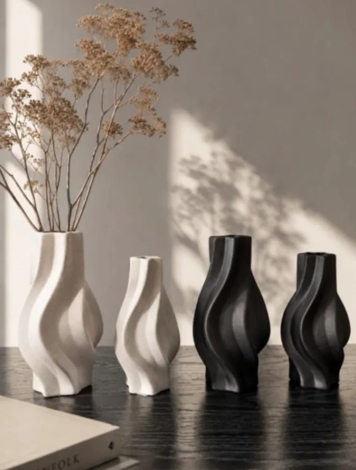Photo Principale - Petites Annonces | Flower Vases, Obili, Yaoundé, Cameroun | Maison, aliments et jardin  > Décoration d'intérieur