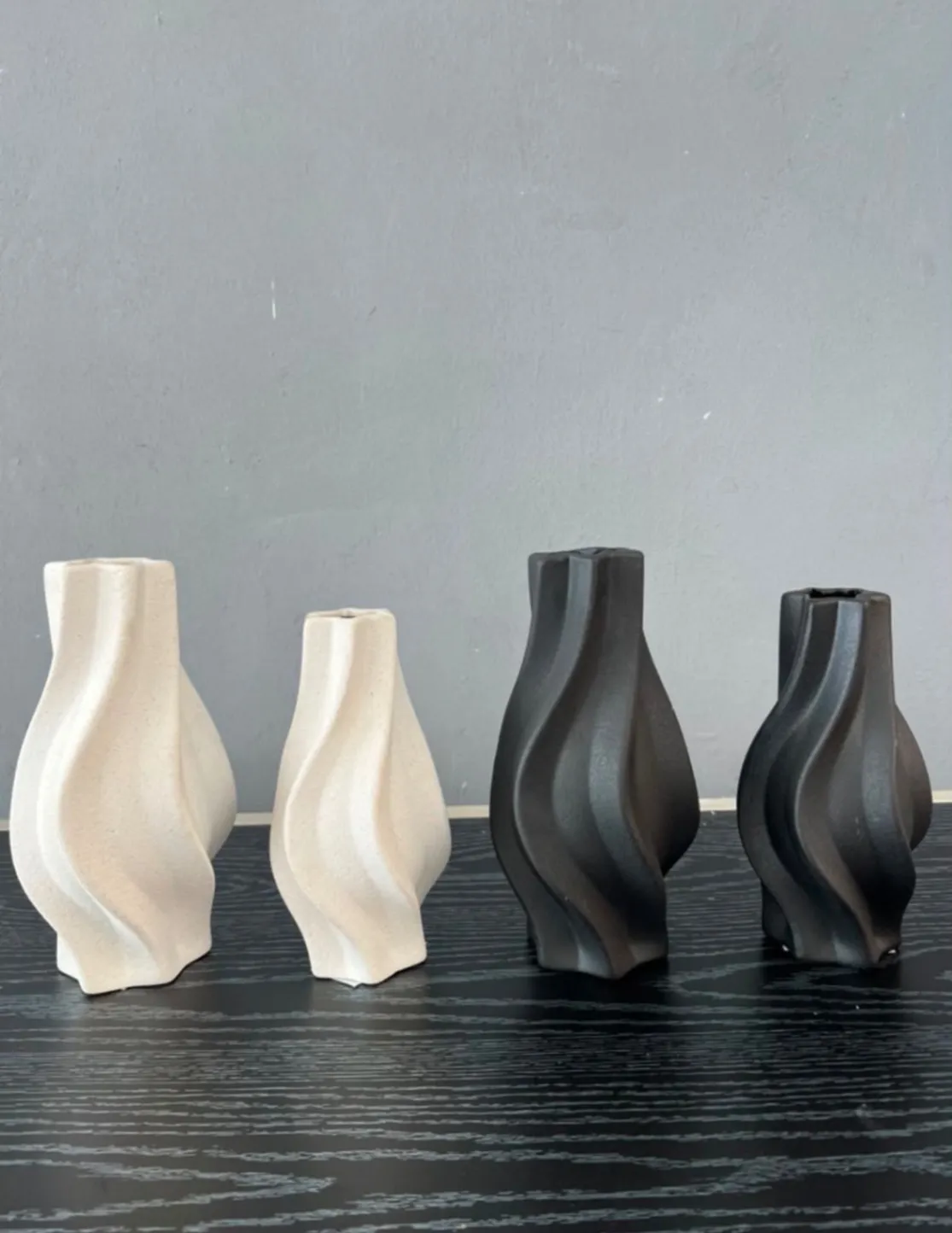 Photo de Galerie 1 - Petites Annonces | Flower Vases, Obili, Yaoundé, Cameroun | Maison, aliments et jardin  > Décoration d'intérieur