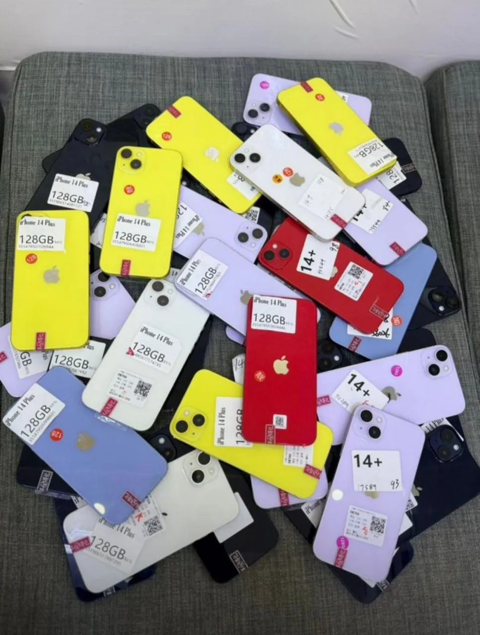 Photo de Galerie 1 - Petites Annonces | Iphone 13 128Giga, Akwa - Dubaï, Douala, Cameroun | Électronique et médias  > Cellulaires et accessoires