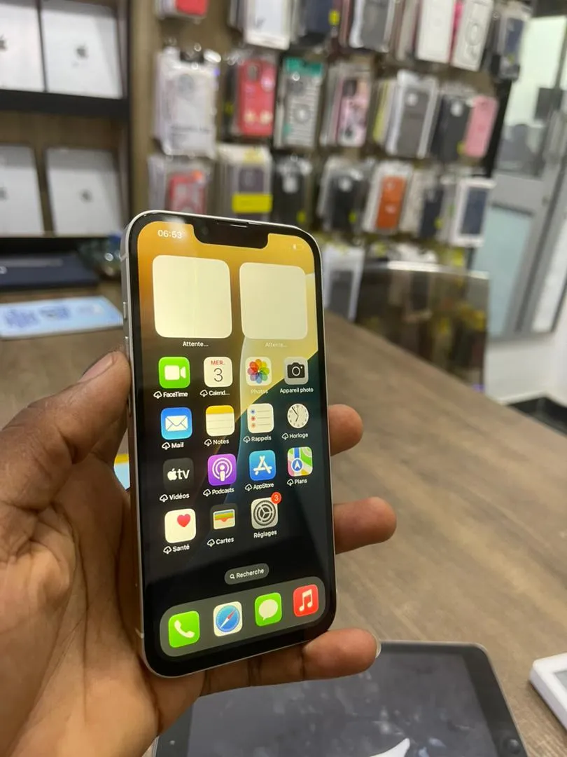Photo de Galerie 3 - Petites Annonces | Iphone 13 128Giga, Akwa - Dubaï, Douala, Cameroun | Électronique et médias  > Cellulaires et accessoires