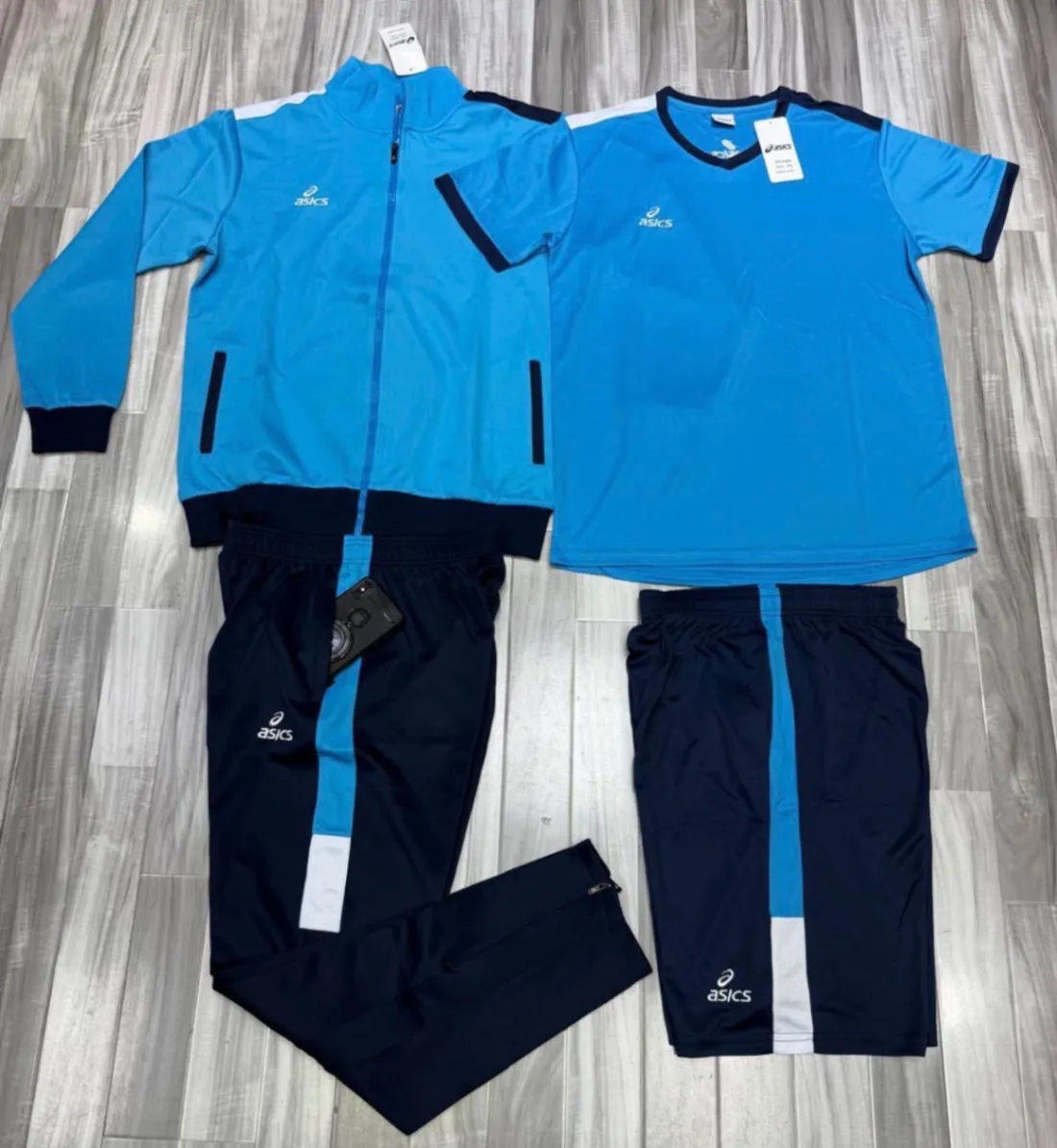 Photo de Galerie 2 - Petites Annonces | Tracksuits, Biyemassi, Yaoundé, Cameroun | Vêtements, chaussures et autres  > Vêtements pour hommes