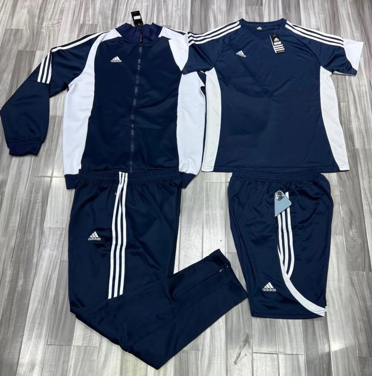Photo de Galerie 4 - Petites Annonces | Tracksuits, Biyemassi, Yaoundé, Cameroun | Vêtements, chaussures et autres  > Vêtements pour hommes