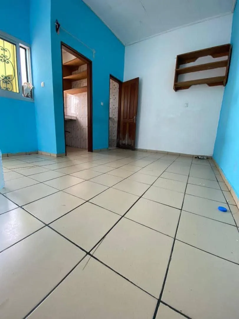 Photo Principale - Immobilier | Maison À Louer | Chambre Moderne 3 Pièces, Ange rapheal, Douala, Cameroun