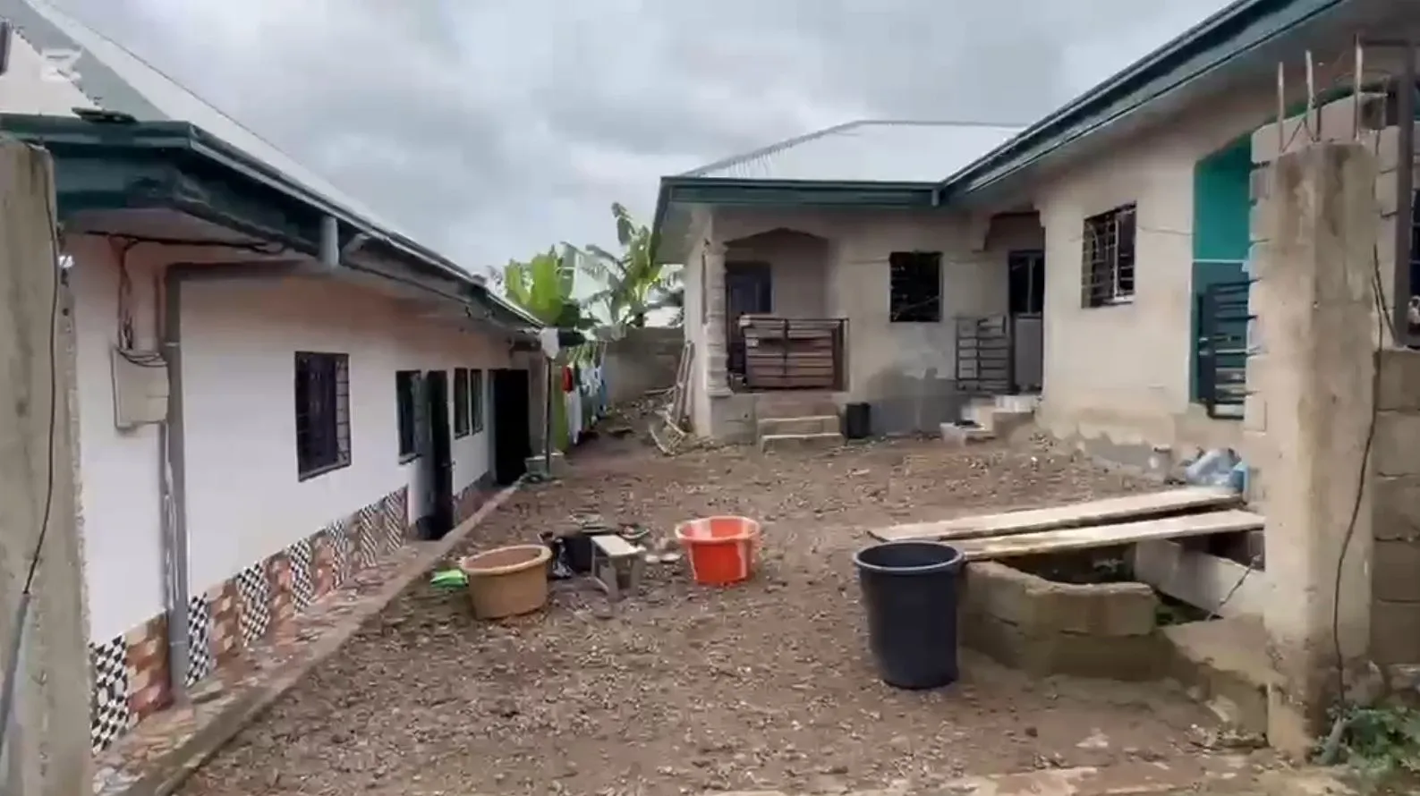 Photo Principale - Immobilier | Maison À Vendre | Newly Built Commercial Property For Sale – Golf Layout, Likomba, Golf Layout, Likomba, Tiko, Cameroun
