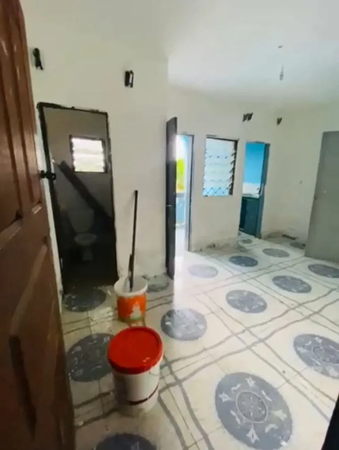 Main Photo - Real Estate | House For Rent | Hot Rental Offer! Clean Room, Kitchen & Toilet Available For Rent, Mayor Street - Molyko, Buea, Cameroon